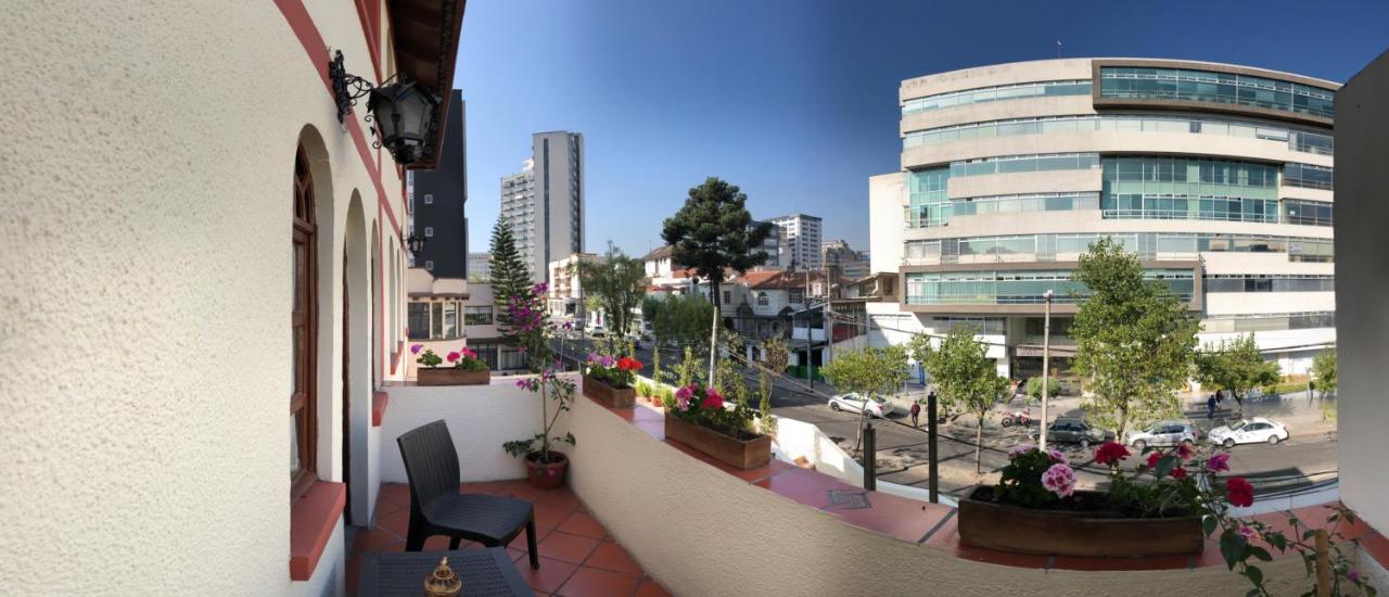Kituandes Hotel Quito Buitenkant foto