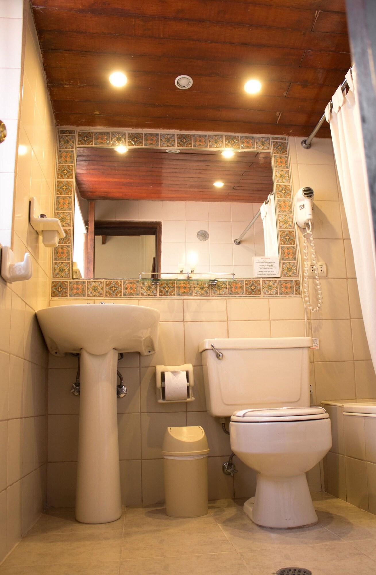 Kituandes Hotel Quito Buitenkant foto