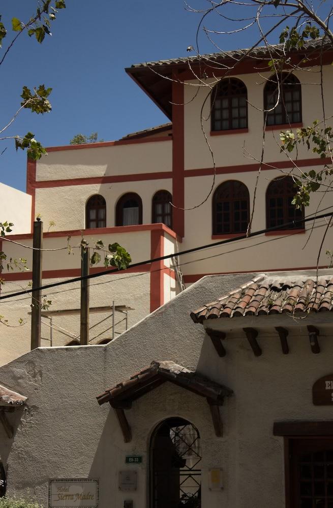 Kituandes Hotel Quito Buitenkant foto