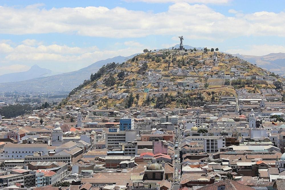Kituandes Hotel Quito Buitenkant foto