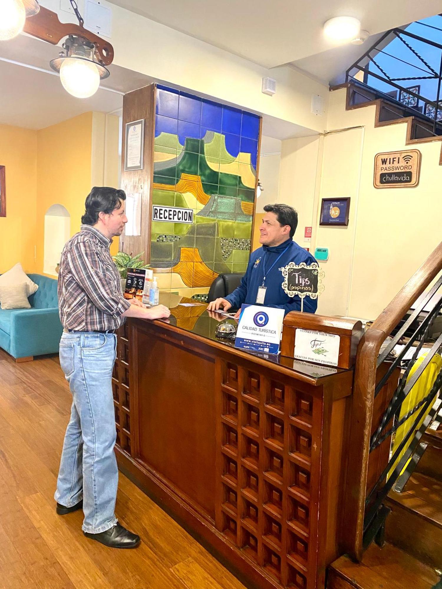 Kituandes Hotel Quito Buitenkant foto