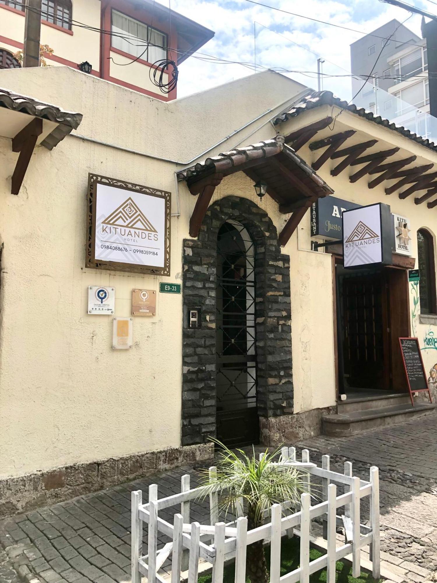 Kituandes Hotel Quito Buitenkant foto