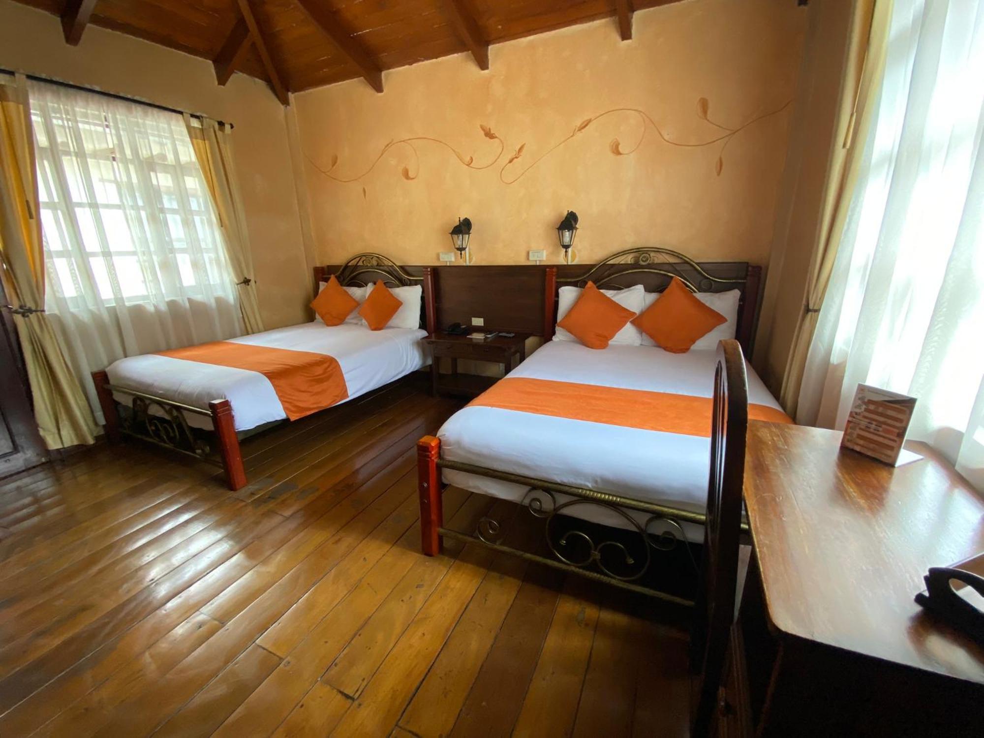 Kituandes Hotel Quito Buitenkant foto