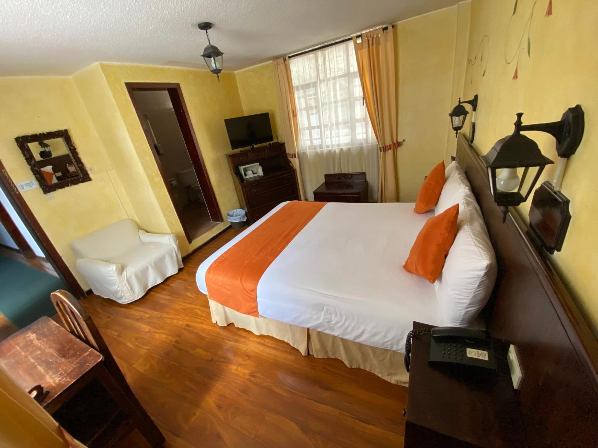 Kituandes Hotel Quito Buitenkant foto