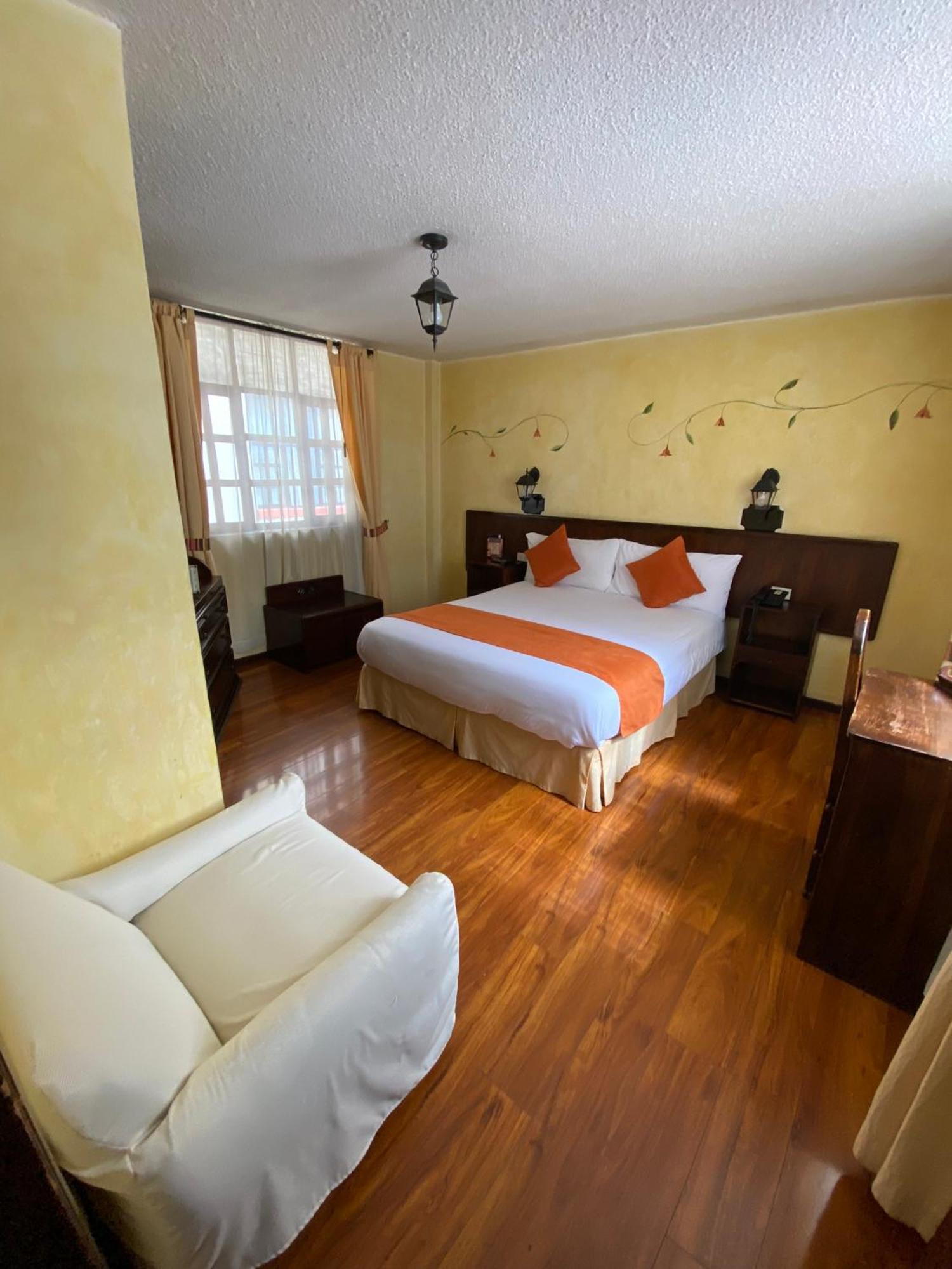 Kituandes Hotel Quito Buitenkant foto