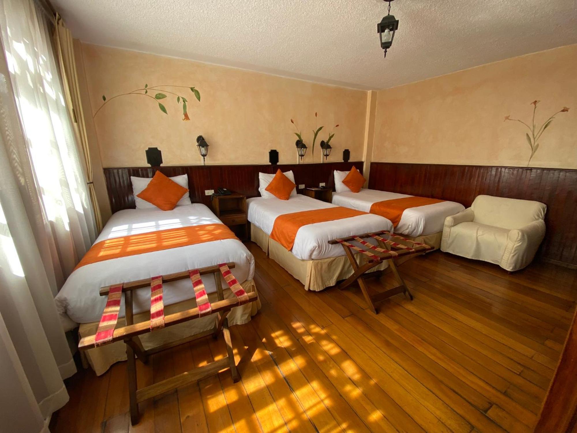 Kituandes Hotel Quito Buitenkant foto