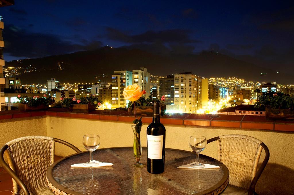 Kituandes Hotel Quito Buitenkant foto