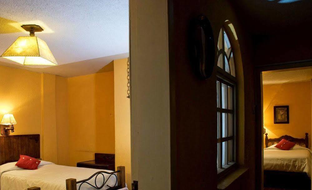 Kituandes Hotel Quito Buitenkant foto