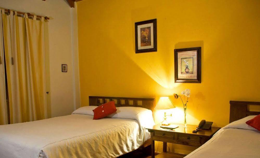 Kituandes Hotel Quito Buitenkant foto