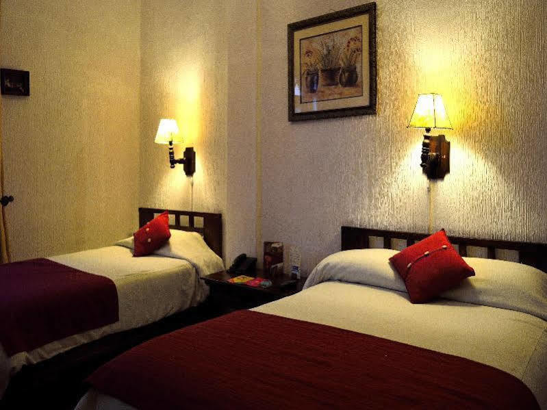 Kituandes Hotel Quito Buitenkant foto